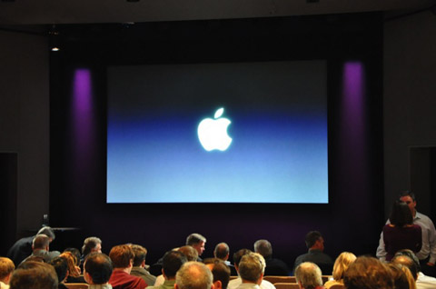 apple laptop event 002