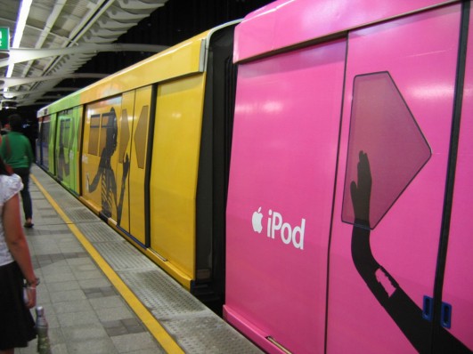 ipod_bangkok_subway