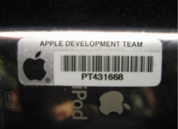 iPod touch prototype with camera on eBay Apple development team sticker