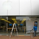 Apple.Store .Robbery.September.2010