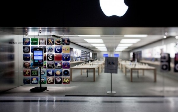 apple store empty ts 01 e1305646666530