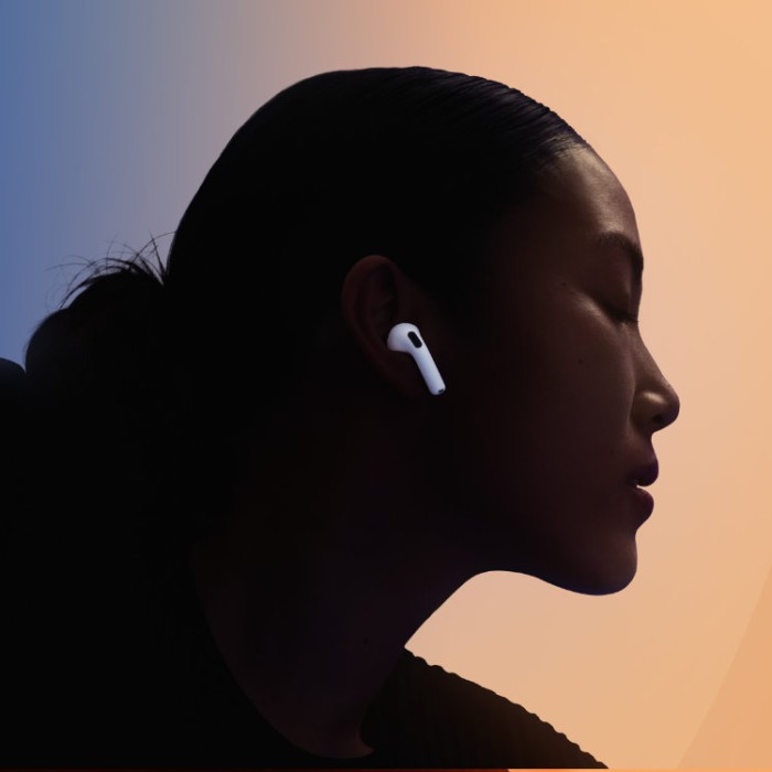 Apple AirPods 5  Беспроводные наушники в футляре MagSafe