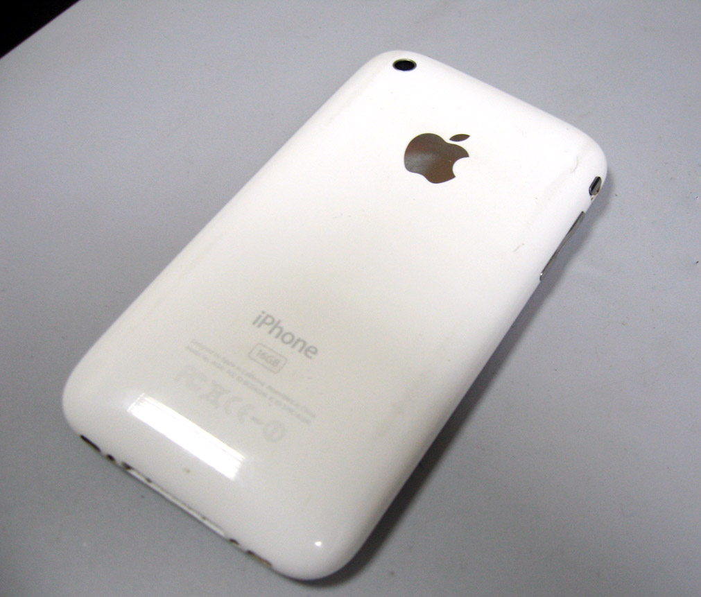 Iphone white. Iphone 3g корпус белый трещина. Айфон 3 белый. Айфон 1 белый. Айфон 7 белого цвета.