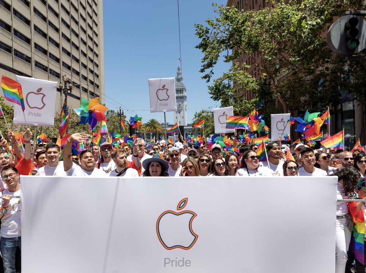 Работники Apple приняли участие в гей-параде Pride 2019 • Новости  01.07.2019 • i-ekb.ru